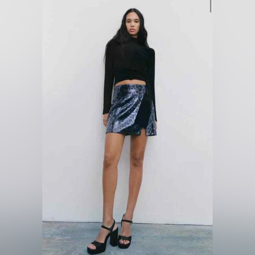 Zara Blue, Black & Silver Sequin Mini Skirt w/side slit hidden zipper Size Small